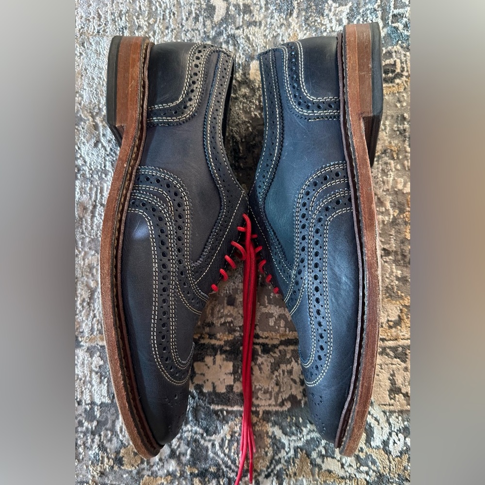Allen Edmonds Neumok Navy Blue. Size 9. Original red laces